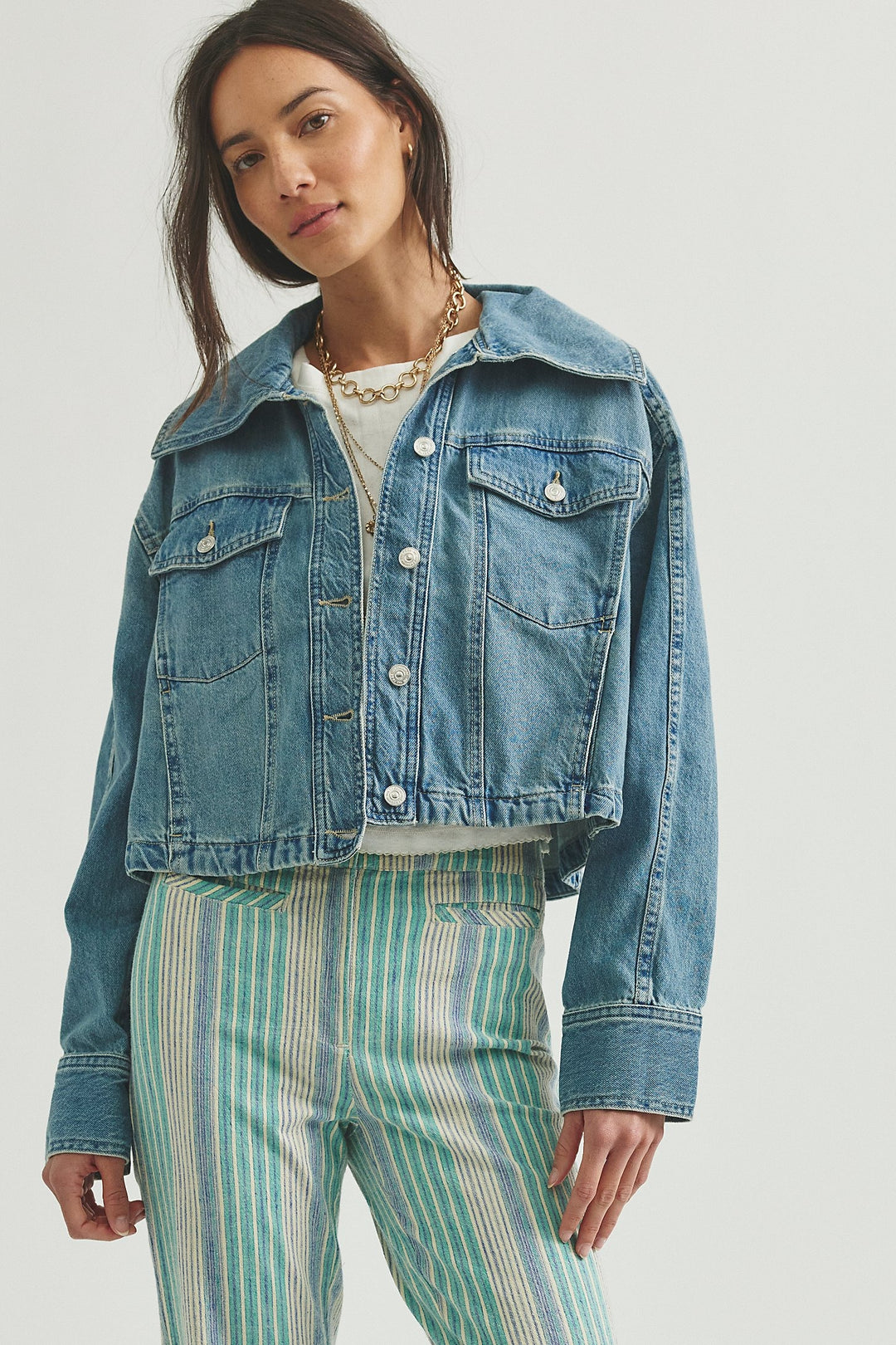 Free People - We The Free Side To Side Cropped Denim Jacket in River Wash