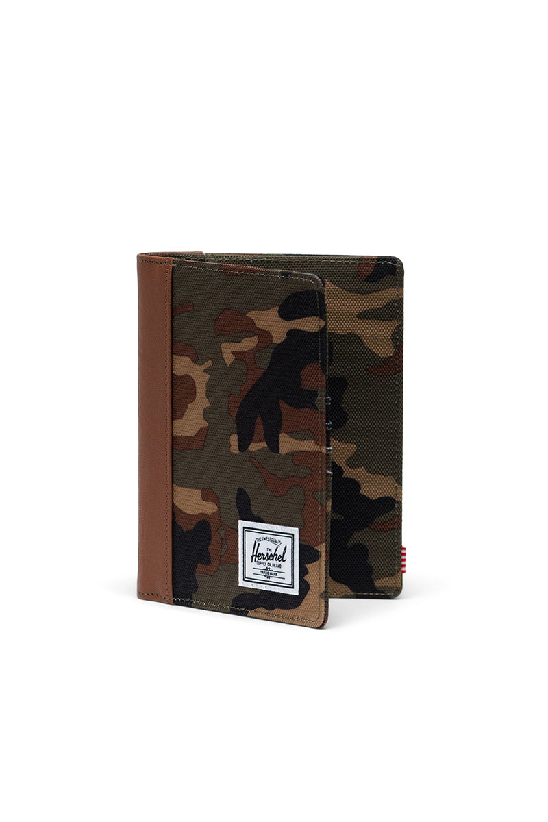 Herschel - Raynor Passport Holder in Woodland Camo