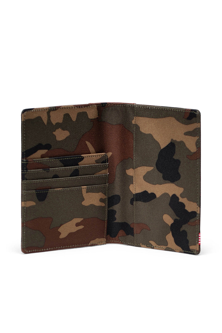 Herschel - Raynor Passport Holder in Woodland Camo