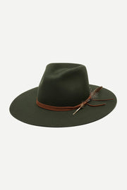 Wyeth - Hollis in "Olive"