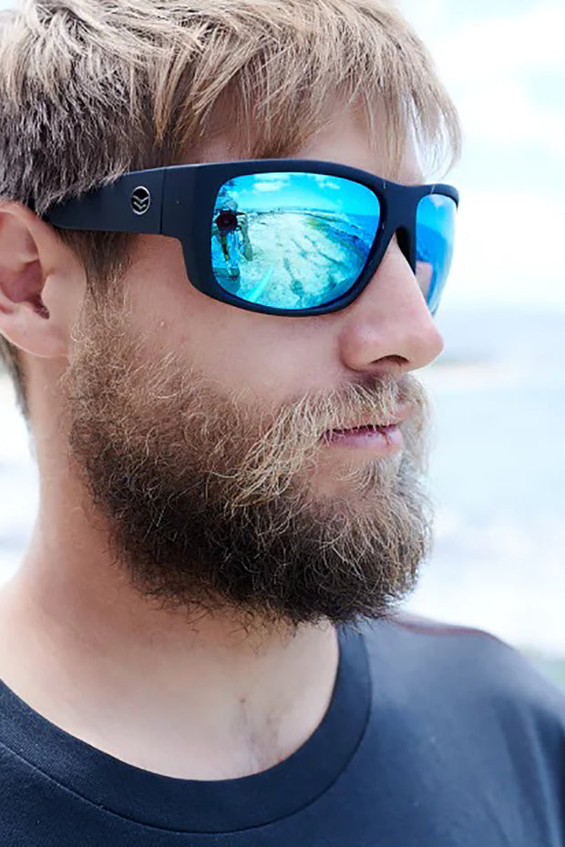 I-SEA - Captain in "Black / Blue Polarized Lens"