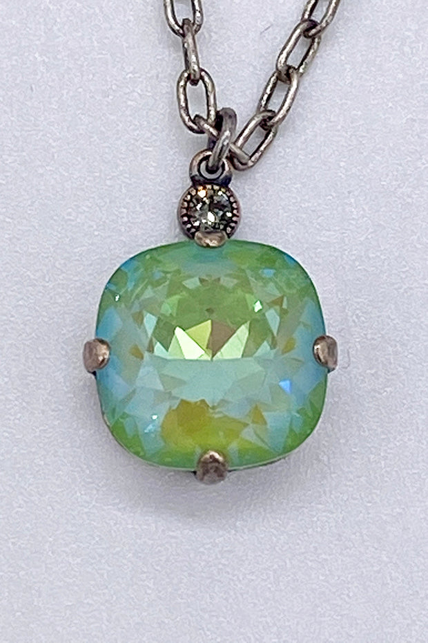 Natural Peridot Crystal Beads Orgone Pendant Energy Necklace Olivine  Tumbled Stones Chips Stone Bottle Resin Necklace 1pc